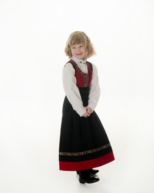 Hovedbilde Salto Festdrakt / bunad med Skjorte, Pike Rød