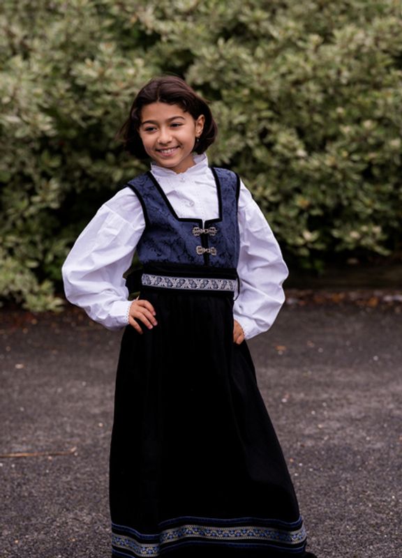 Salto Festdrakt / bunad med Skjorte ,Oline Pike Blå